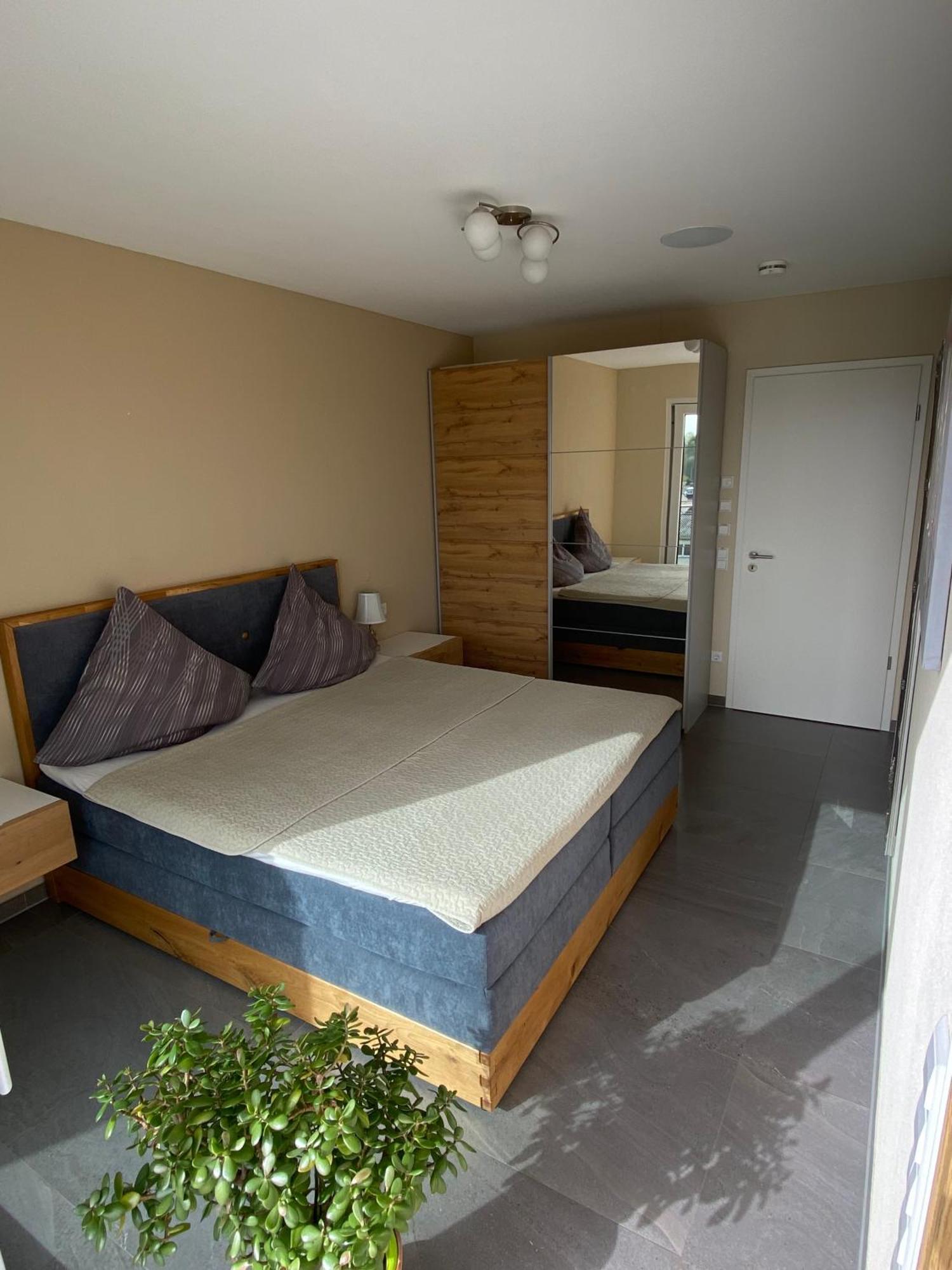 Penthouse-Appartement mit Alpenblick Friedrichshafen Extérieur photo